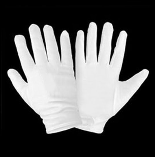 Fehér légáteresztő, naponta mosható fehér kesztyű. Ajánlott felhasználási területek: Pincér és felszolgáló. Protokoll események. Sommelier bemutatók. Ékszer-és antikvitas. Múzeumi. Rendőrség. Katonaság. Bűvész. Hotel recepció.